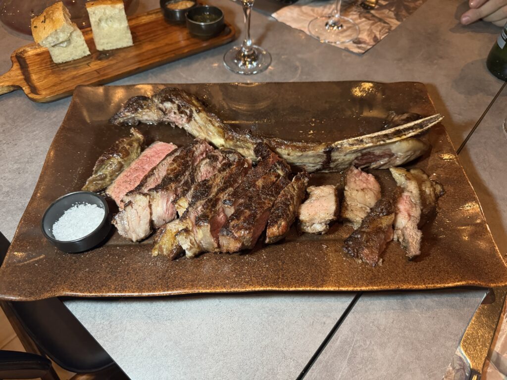 Tomahawk με φοκάτσια και αλοιφές στο La Cultura Del Gusto