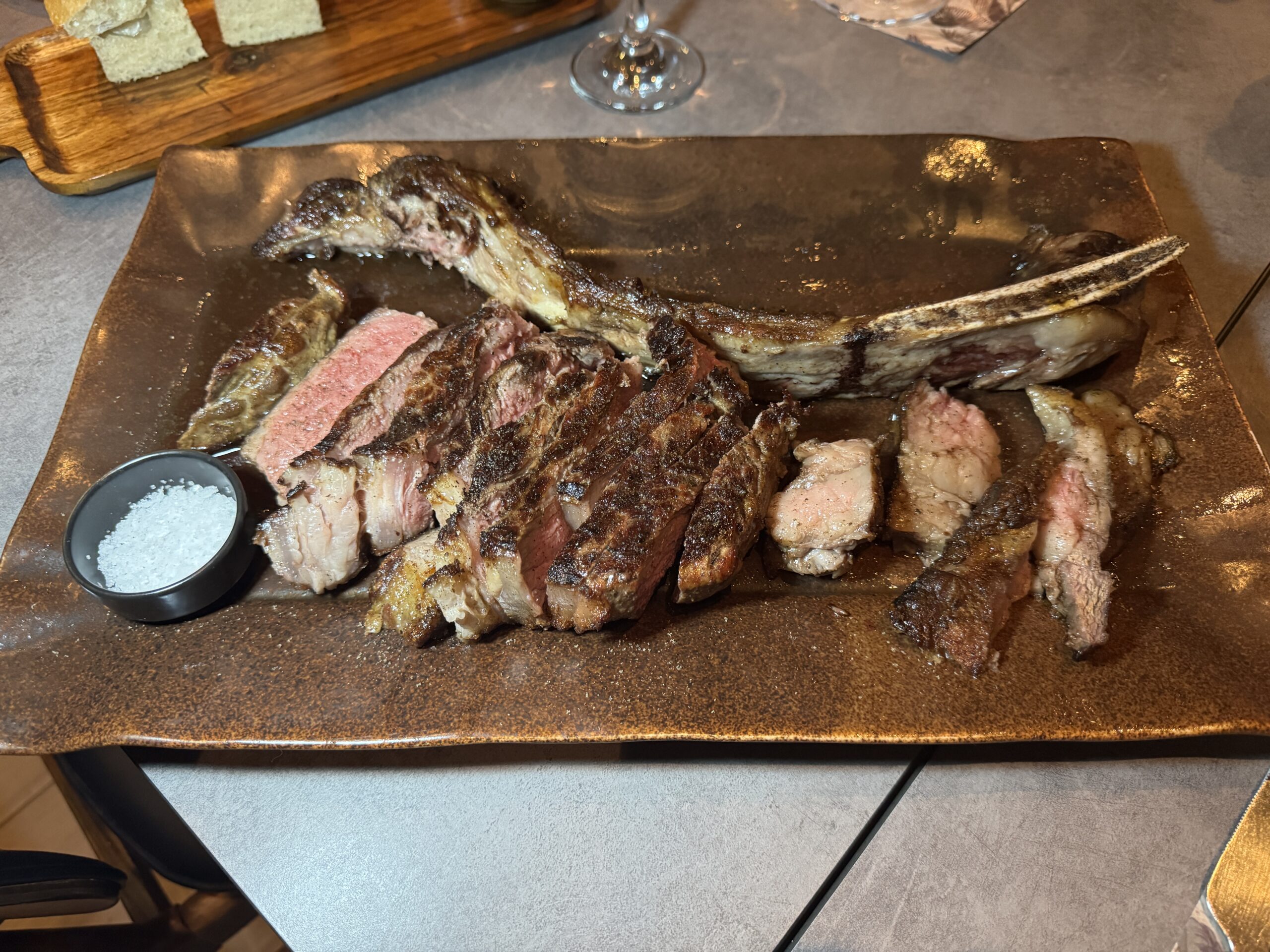Tomahawk από την Imperial Valley κομμένο σε στυλ tagliata στο La Cultura Del Gusto