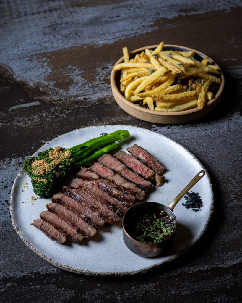 Black Angus ribeye Ουρουγουάης με κυπριακές πατάτες στο Rous
